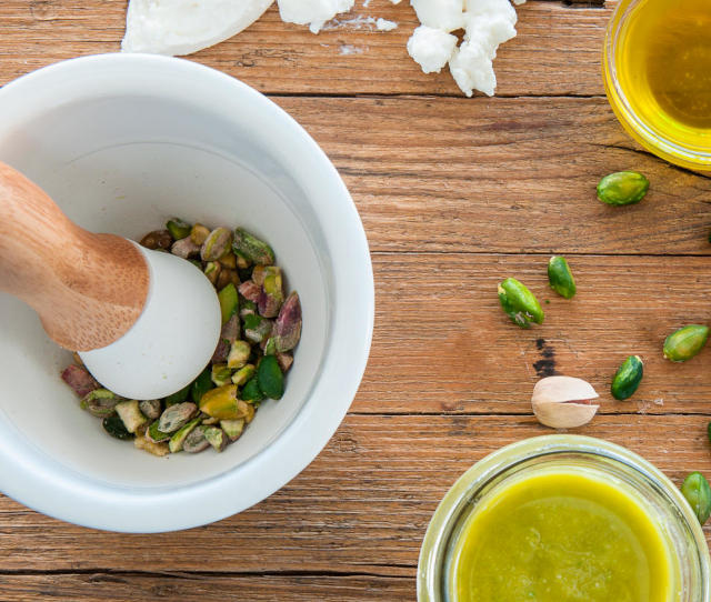 Pesto de pistaches, mortier et pilon