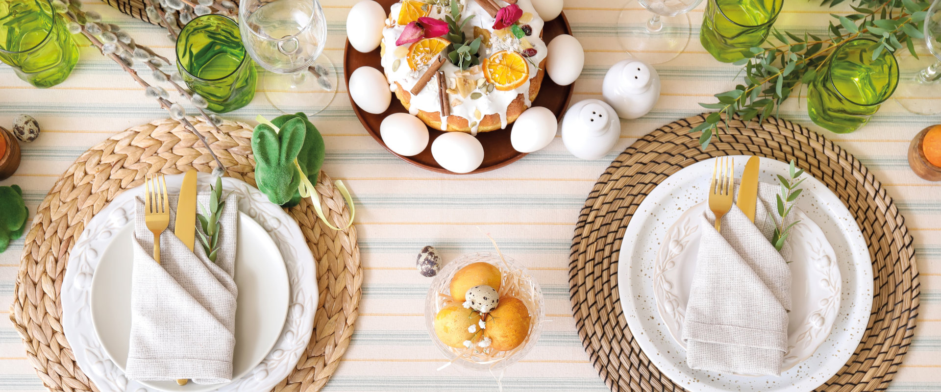 Table dressée pour le déjeuner du lundi de Pâques