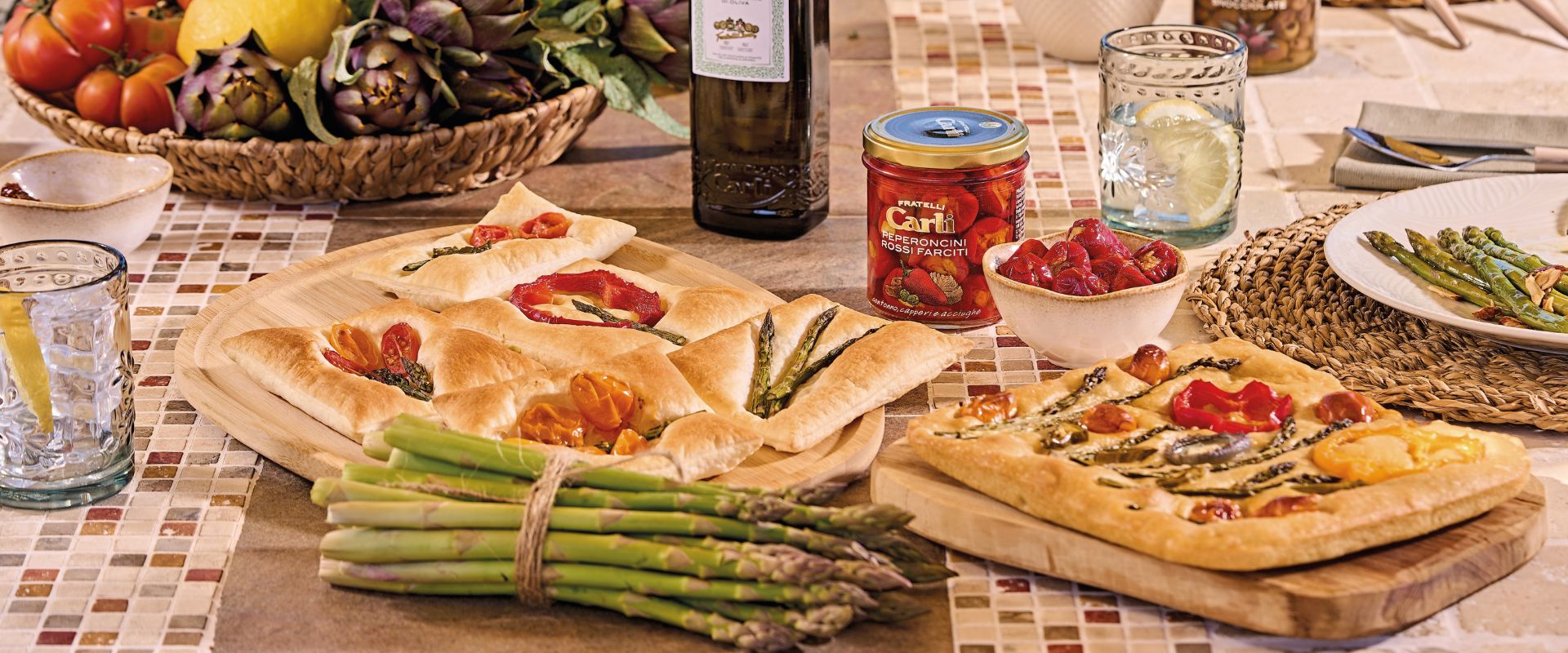 Apéritif en plein air avec focaccia fleurie et petites dégustations à partager