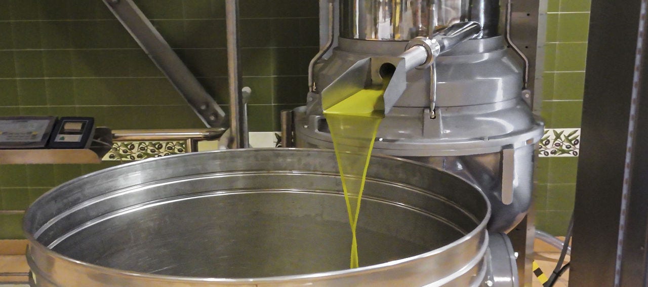 Phase de centrifugation dans le nouveau moulin Fratelli Carli