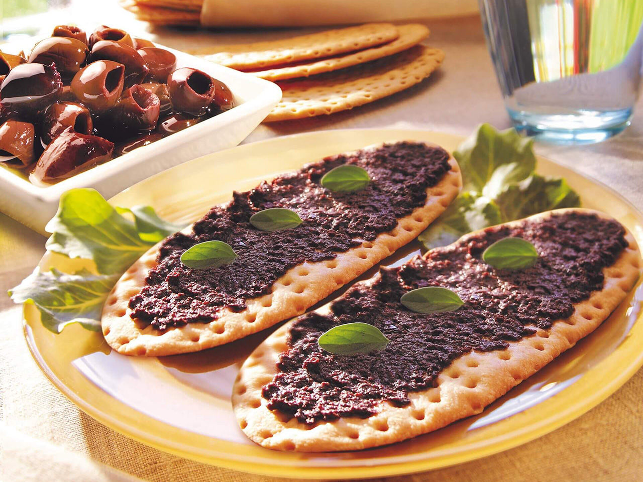 Crackers au pâté d'olives