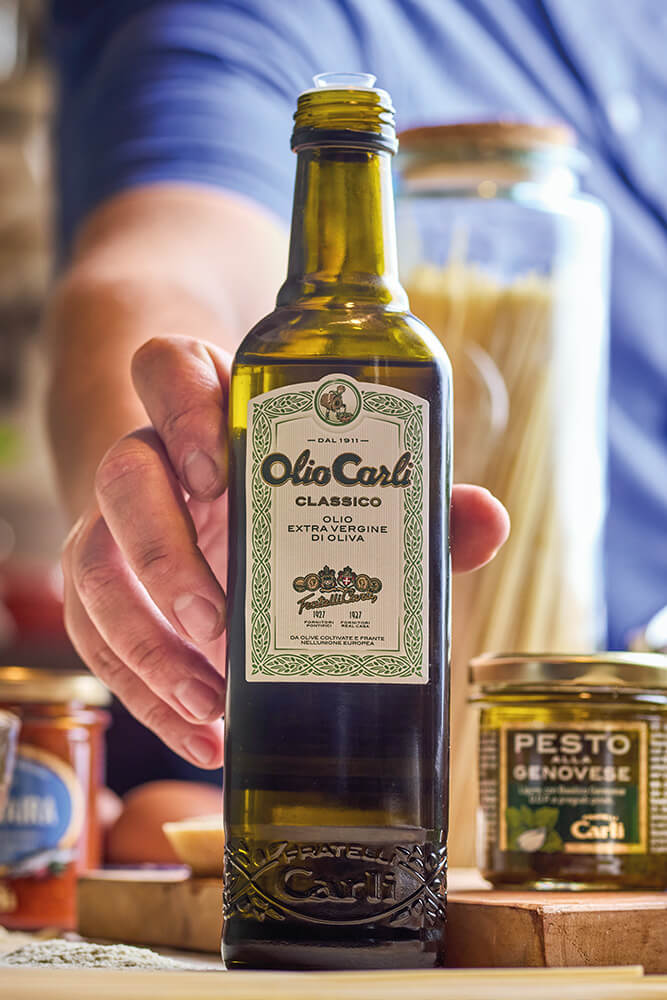 Une bouteille d'Huile d'Olive Vierge Extra Classico