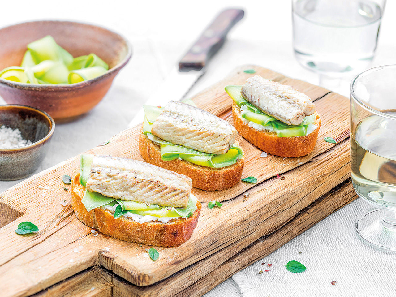 Bruschetta au maquereau et aux légumes
