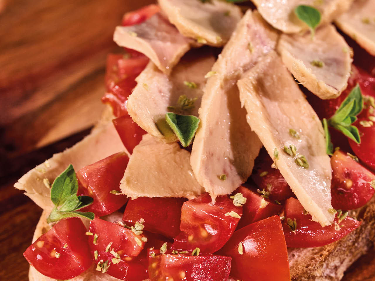 Thon sur une bruschetta avet tomates