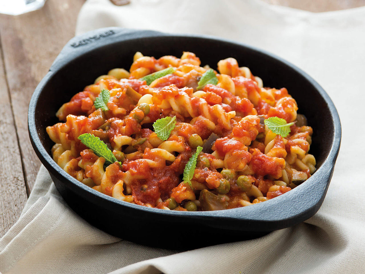 Fusilli avec la sauce aux légumes