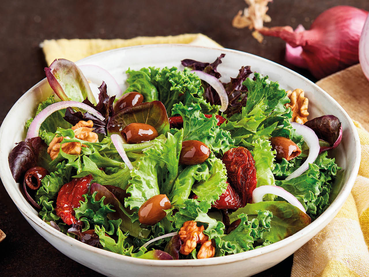 Olives taggiasche Carli servies en salade.