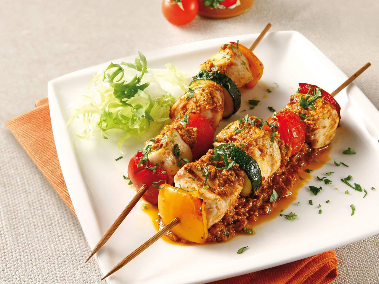 Brochettes de poulet et tomates 