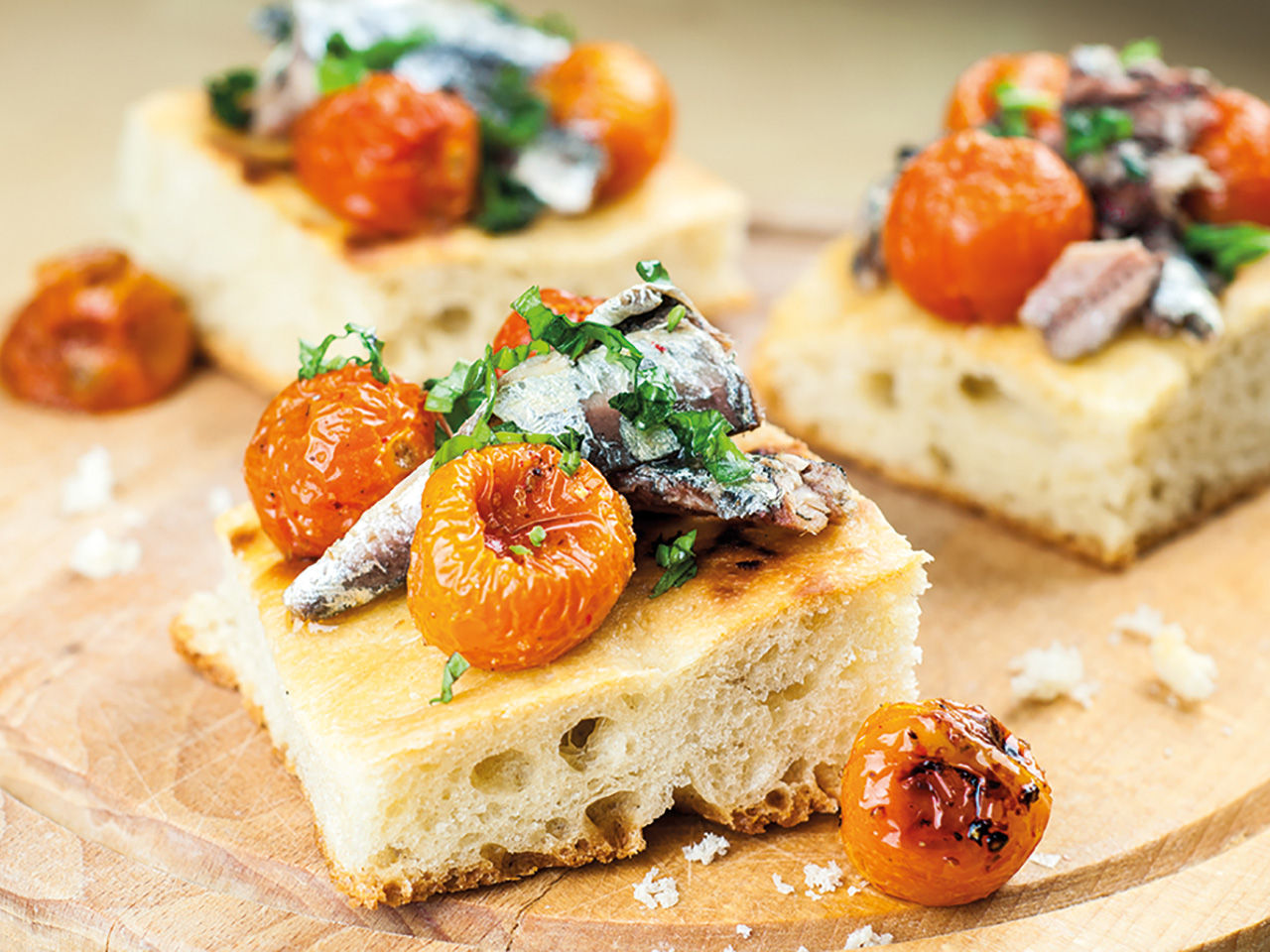 Focaccia aux sardines et tomates cerises