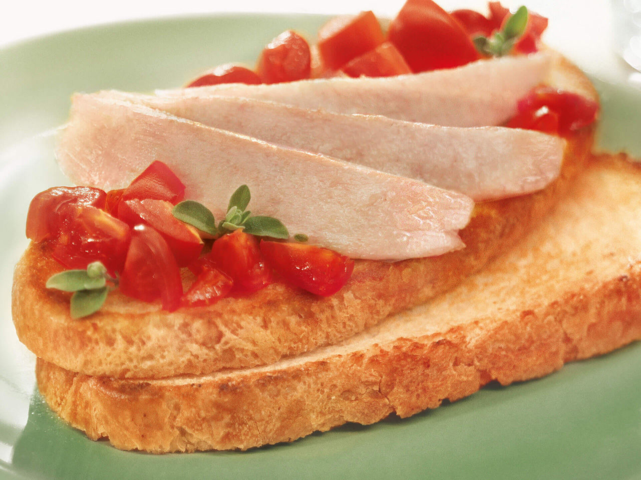 Bruschetta avec thon et tomates